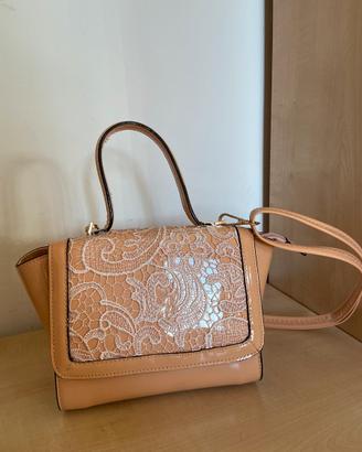 Borsa elegante ricamata