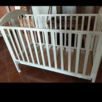culla bianca in buone condizioni, senza materasso.