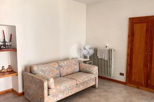 CASA SEMINDIPENDENTE A BRENO