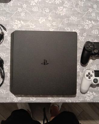 PlayStation 4 Slim funzionante+2 controller