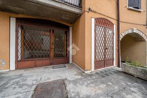 NEGOZIO A CERRO VERONESE