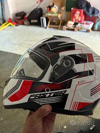 Tuta/ casco/ stivali/ guanti.