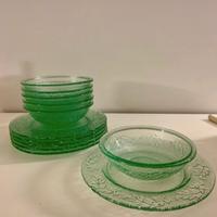 Set 6 ciotole e 6 piatti vintage vetro lavorato