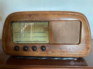 Radio a valvole di fabbricazionitaliana anni 40/50