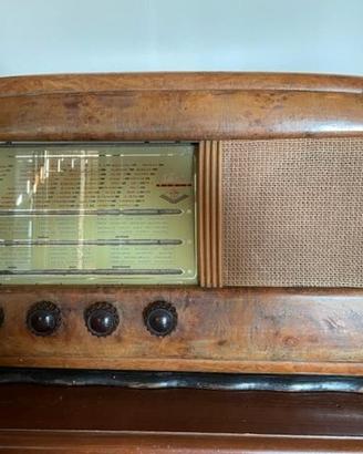 Radio a valvole di fabbricazionitaliana anni 40/50
