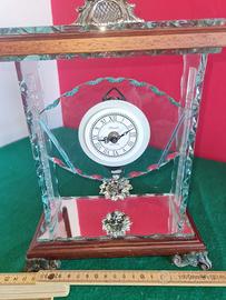 Orologio a pendolo da tavolo.