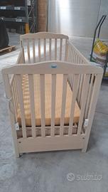 Culla/lettino in legno con materasso