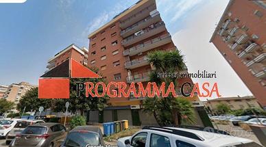 Pomezia, Via Catullo: Ampio Box Auto 20 mq Soppalc