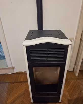 Stufa a pellet seminuova con canna fumaria – 500 €