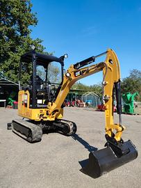 CAT 301.8 anno 2019 con 3 benne