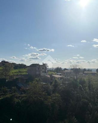2 LOCALI A CORI