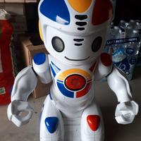 Robot emilo