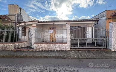 CASA INDIPENDENTE DA RISTRUTTURARE CON GIARDINO -