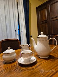 Servizio piatti da 12 + the/caffè  da 12 bordo oro