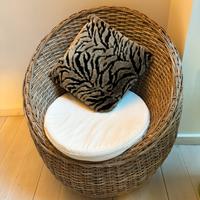 Poltrona in rattan con cuscino