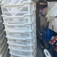 Cesta per pane inseribile sovrapponibile forata