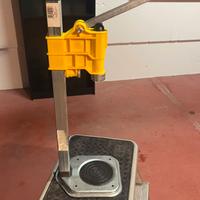 Tappatrice per tappi a corona