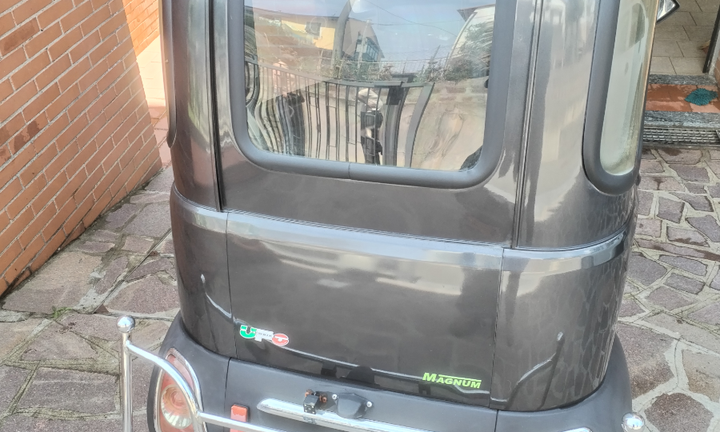 Scooter Elettrico Cabinato UFO Magnum per anziani