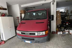 Iveco 35C13A cassone ribaltabile trilaterale