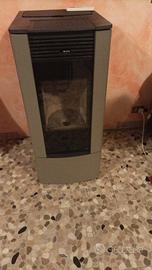 Stufa a pellet autopulente
