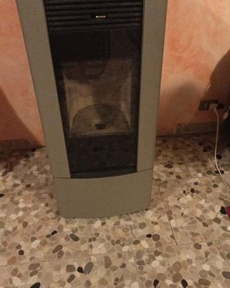 Stufa a pellet autopulente