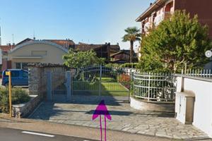 Magazzino con tettoia