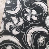 TAPPETTO FLOREALE - NERO E GRIGIO