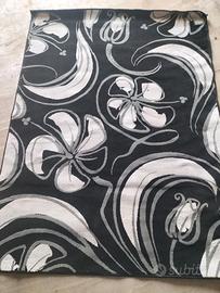 TAPPETTO FLOREALE - NERO E GRIGIO