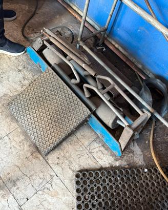 Divaricatore pneumatici camion e agricoli