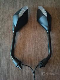 specchietti con frecce 