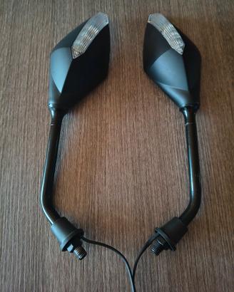 specchietti con frecce 