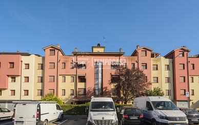 3 LOCALI RECENTE CON ASCENSORE E BOX AUTO