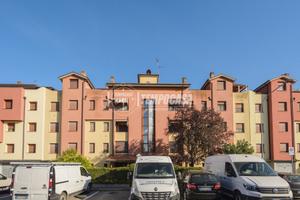 3 LOCALI RECENTE CON ASCENSORE E BOX AUTO