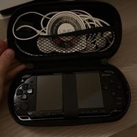 PSP + giochi + cuffie + custodia