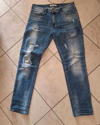 Jeans blu strappati da uomo