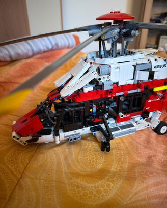 Elicottero LEGO Technic Airbus H175 (42145)