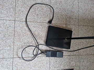 Lampada da terra dimmerabile, con buttone terra