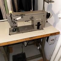 Macchina da cucire industriale Necchi