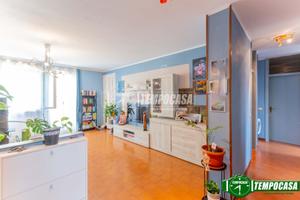 TRILOCALE AL PRIMO PIANO IN CENTRO!