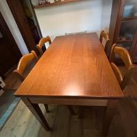 Tavolo in rovere con sedie