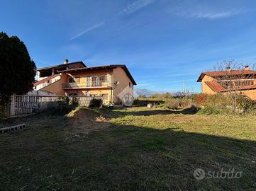 CASA SEMINDIPENDENTE A FAVRIA