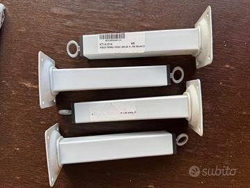 Piedini per mobili in ferro bianchi