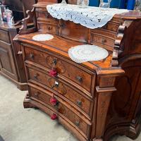 Cassettone antico in noce del '700 con alzata