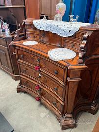 Cassettone antico in noce del '700 con alzata