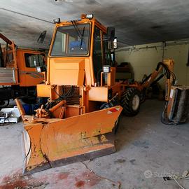 Macchina operatrice semovente telaio articolato