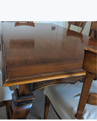 Tavolo in legno allungabile e 6 sedie