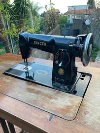 Macchina da cucire Singer 15M con mobile a pedale