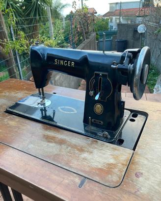 Macchina da cucire Singer 15M con mobile a pedale