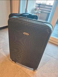 Valigia praticamente nuova