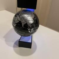 Mappamondo fluttuante